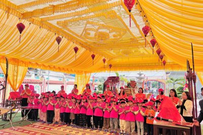 Trường mầm non Nam Hoa tổ chức cho các con đi thăm quan, trải nghiệm và dâng hương tại từ đường họ Triệu  xã Nam Ninh (Nam Hoa cũ).